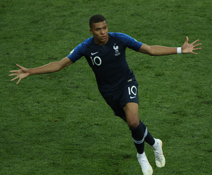 <a href='https://www.www.tomdd.com/news/tag/286.html' style='color: blue;'>皇馬</a>主場力克瓦倫西亞：<a href='https://www.www.tomdd.com/news/tag/1198.html' style='color: blue;'>姆巴佩</a>梅開二度閃耀伯納烏